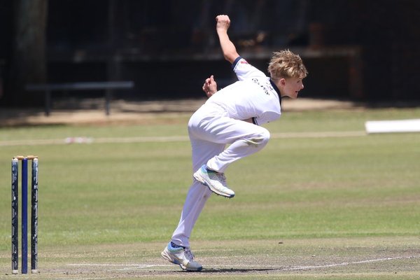 types of bowling in cricket
